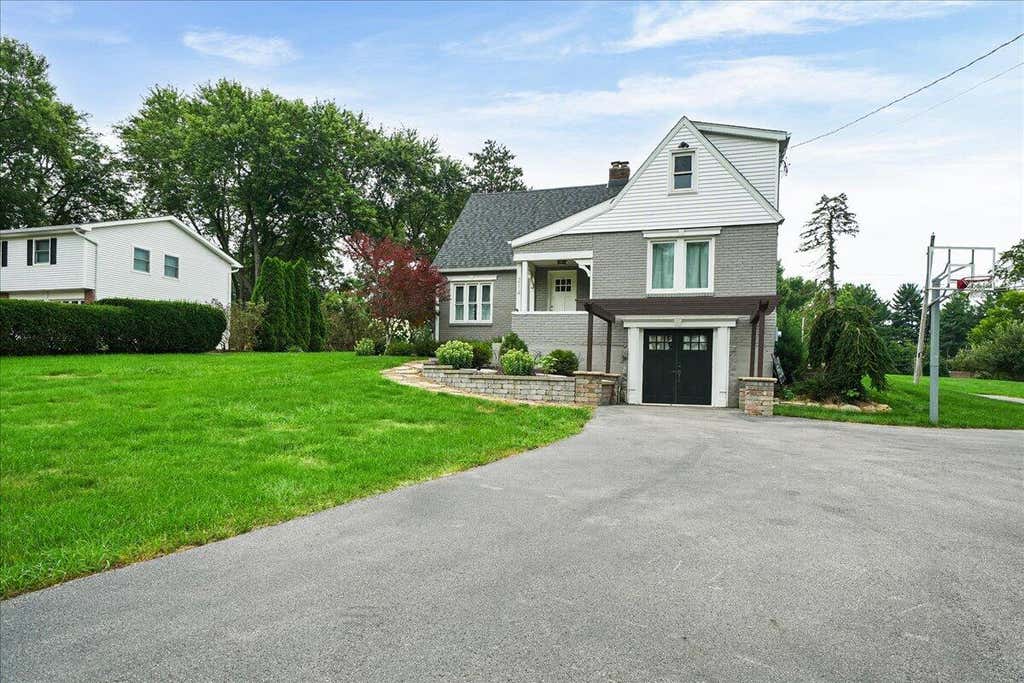 Photo of 214 W Joliet Road, Valparaiso, IN 46385 (MLS # 843706)
