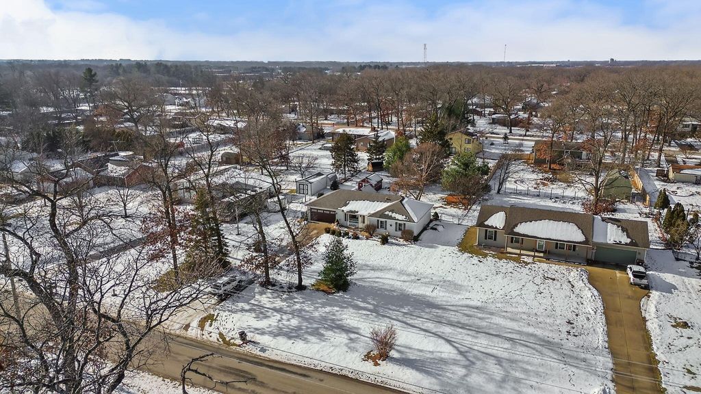 Photo of 12180 N 350 W, Wheatfield, IN 46392 (MLS # 832162)