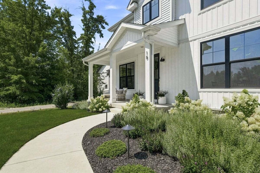 Photo of 18 Blue Grass Way, Chesterton, IN 46304 (MLS # 843120)