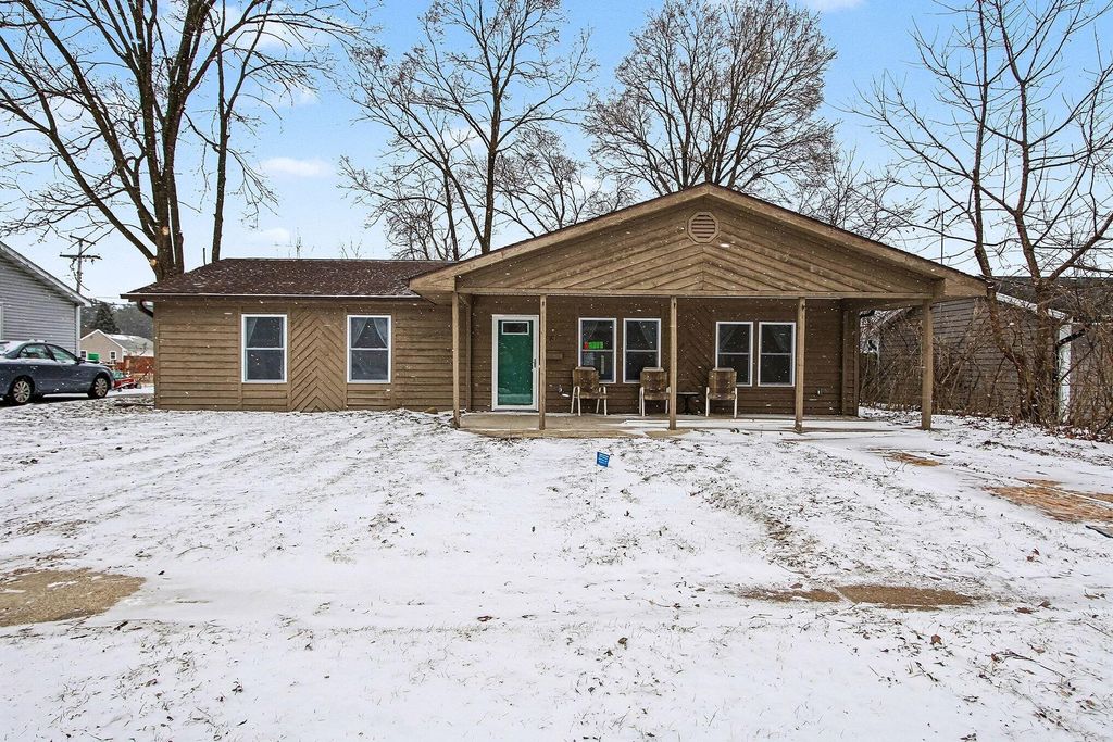 Photo of 1618 E 33rd Avenue, Hobart, IN 46342 (MLS # 832236)