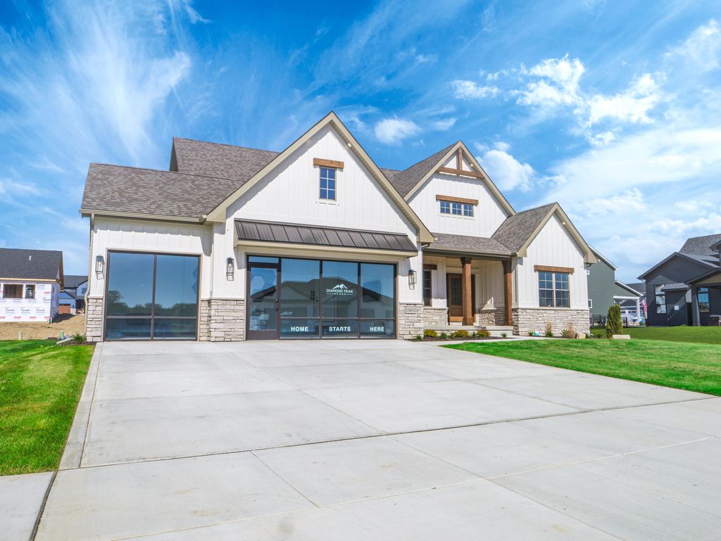 Photo of 8022 Wyman Drive, Saint John, IN 46373 (MLS # 837414)