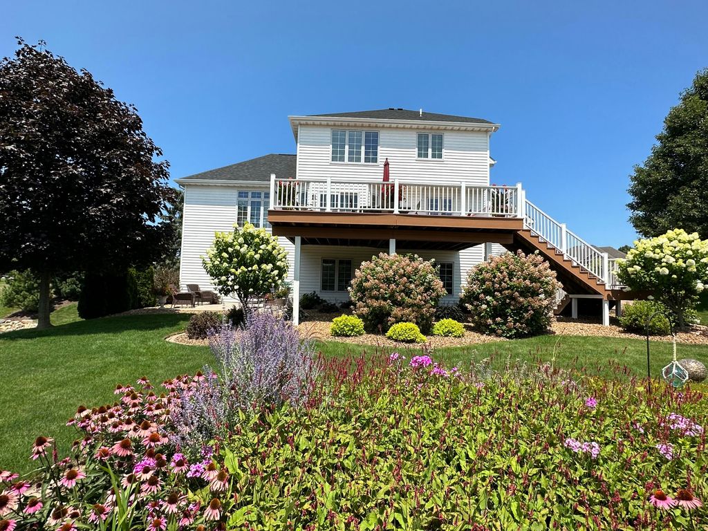 Photo of 817 Mary Ellen Drive, Crown Point, IN 46307 (MLS # 834378)