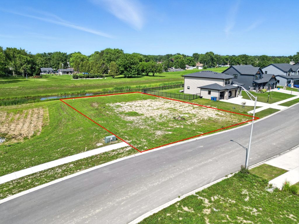 Photo of 9950 Beacon Pointe Lane, Cedar Lake, IN 46303 (MLS # 838721)