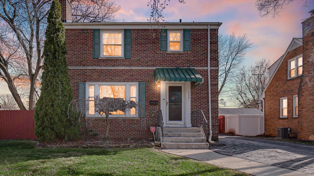 Photo of 222 Beacon Place, Munster, IN 46321 (MLS # 835826)