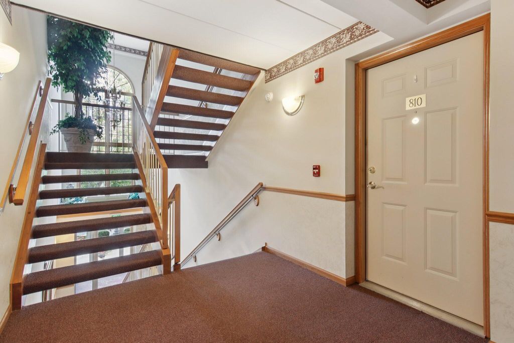 Photo of 810 Swan Drive #2a, Dyer, IN 46311 (MLS # 832553)