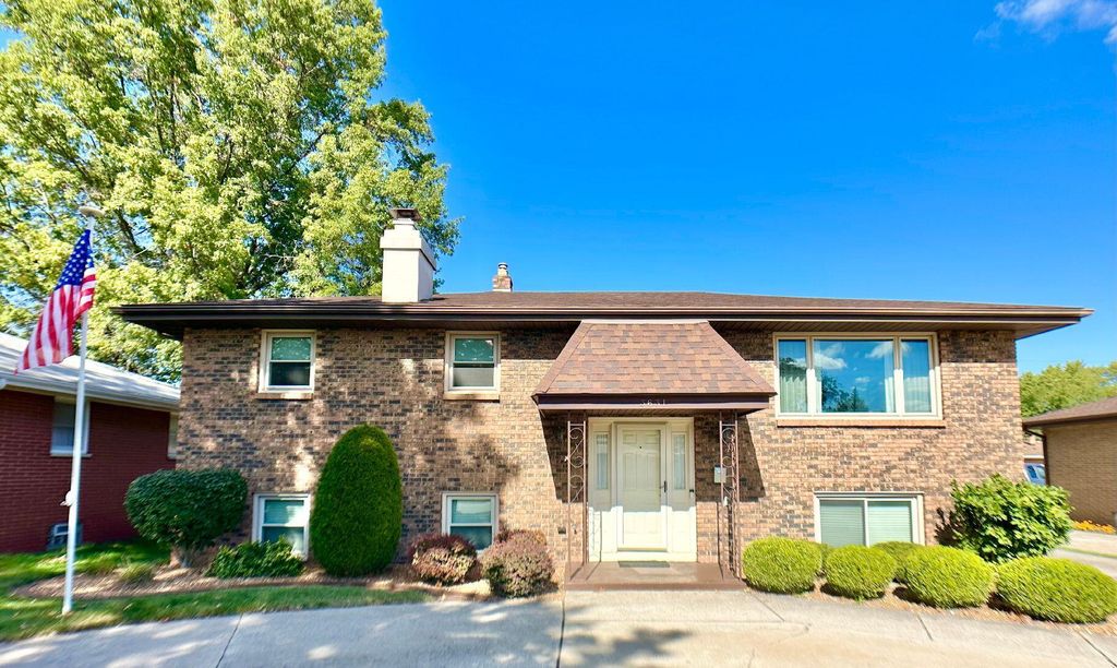 Photo of 3631 Manor Drive, Highland, IN 46322 (MLS # 831046)