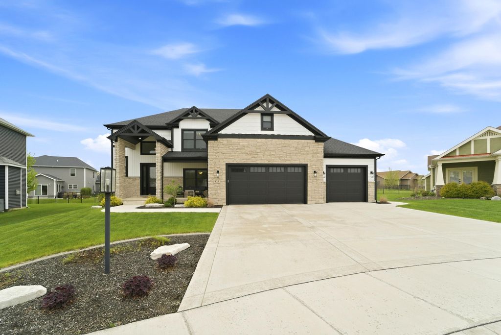 Photo of 825 Schilling Drive, Crown Point, IN 46307 (MLS # 837942)