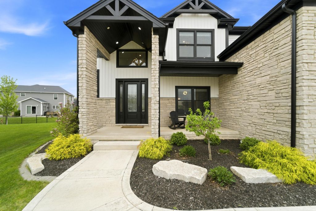 Photo of 825 Schilling Drive, Crown Point, IN 46307 (MLS # 837942)