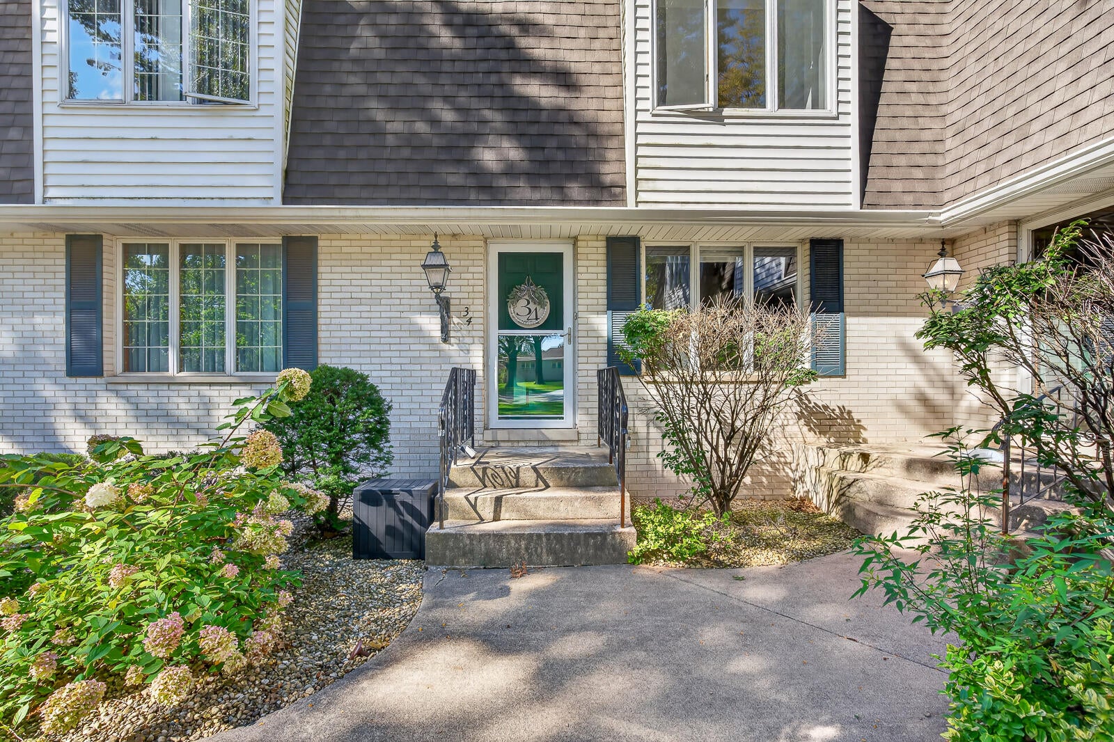 34 Woodhollow Drive