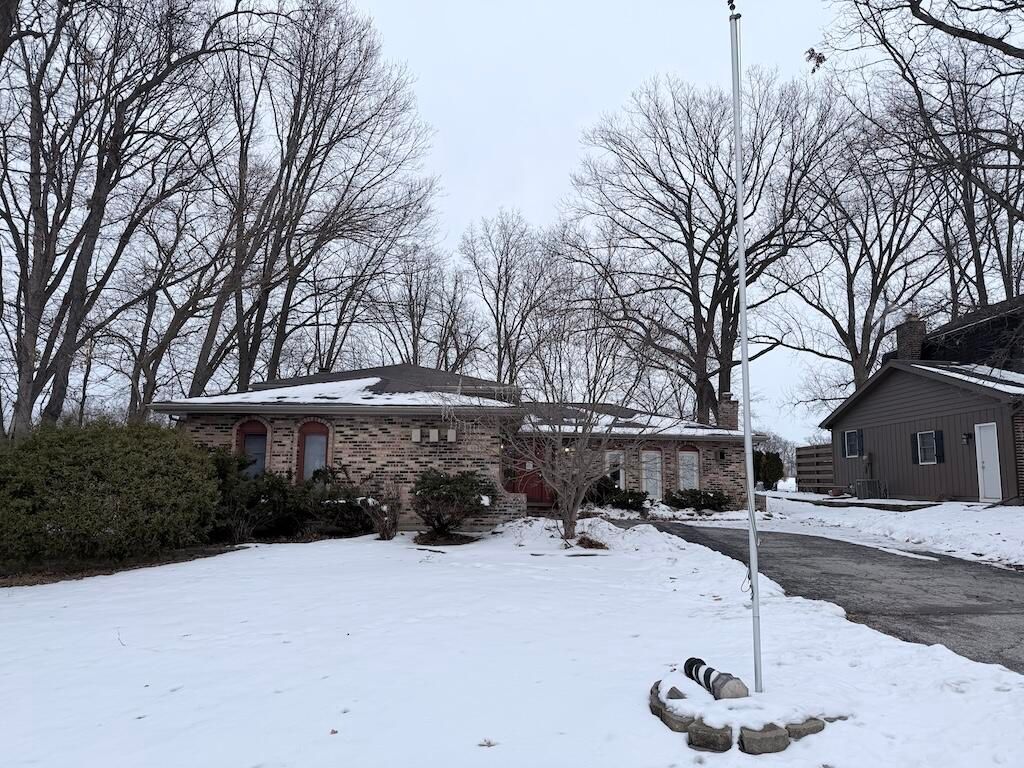 Photo of 4344 N Lakeshore Drive, Crown Point, IN 46307 (MLS # 833941)