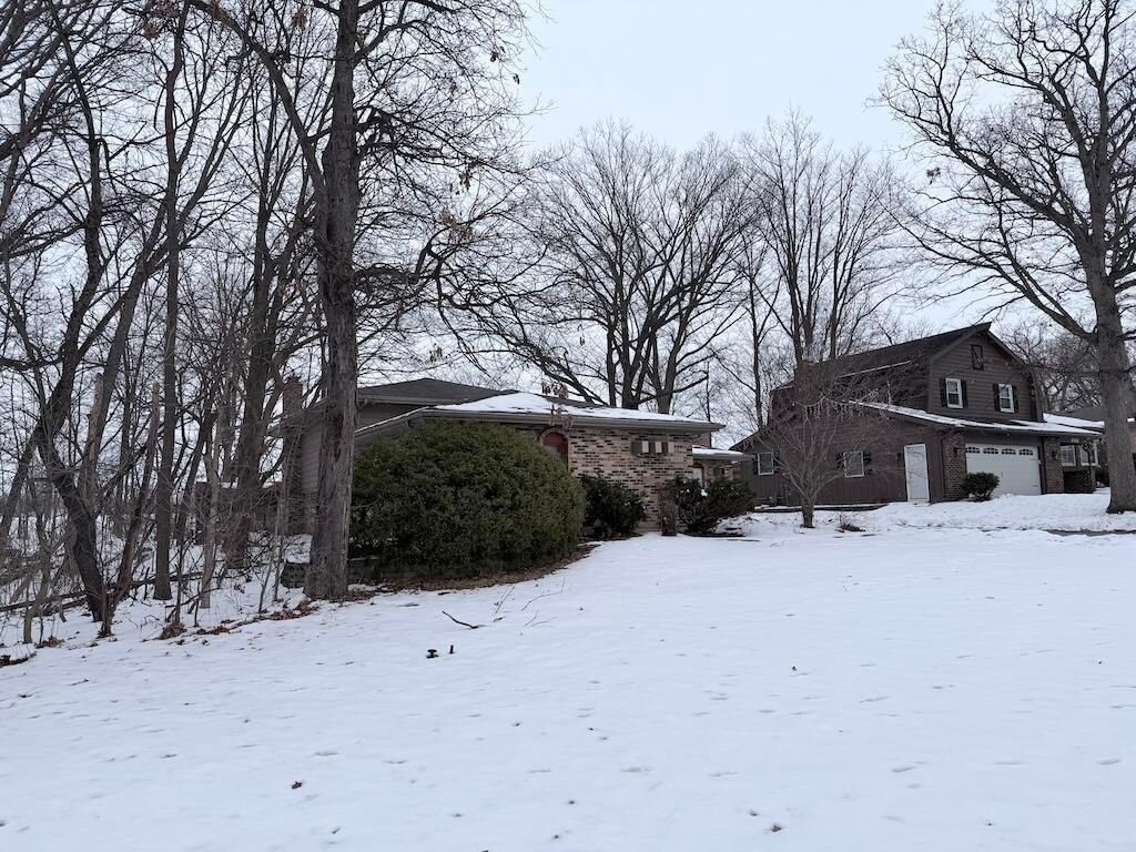 Photo of 4344 N Lakeshore Drive, Crown Point, IN 46307 (MLS # 833941)