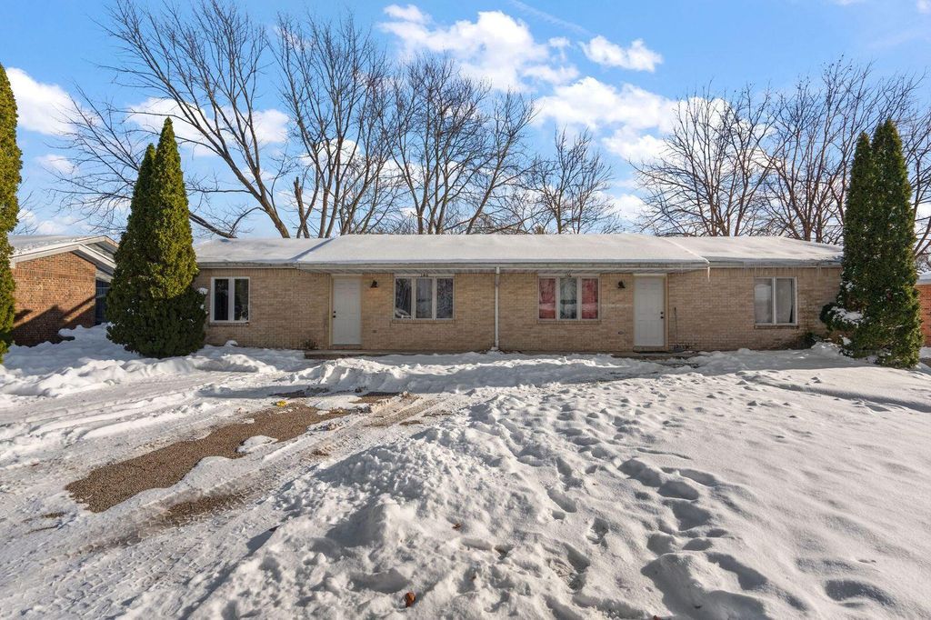 Photo of 136-140 Meadows Circle, Crown Point, IN 46307 (MLS # 832317)