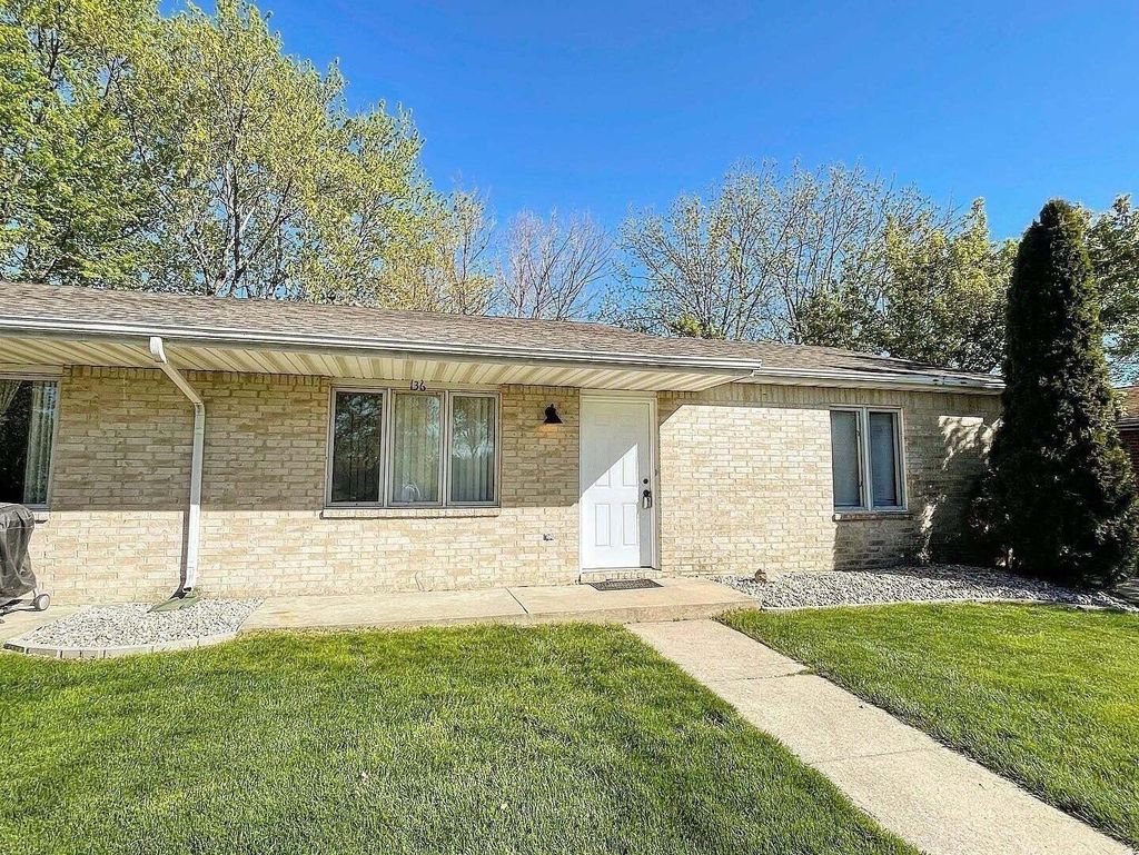 Photo of 136-140 Meadows Circle, Crown Point, IN 46307 (MLS # 832317)