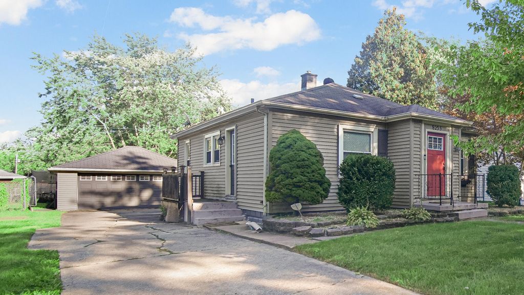 Photo of 8235 Ellsworth Court, Merrillville, IN 46410 (MLS # 839550)