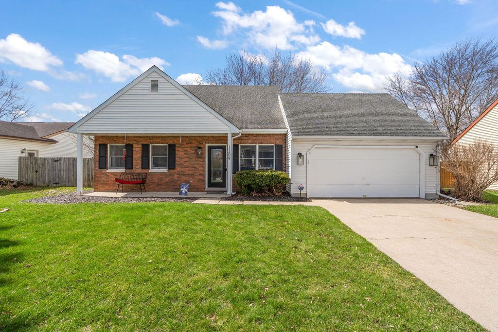 Photo of 1309 Chesapeake Park Drive, Valparaiso, IN 46383 (MLS # 835985)