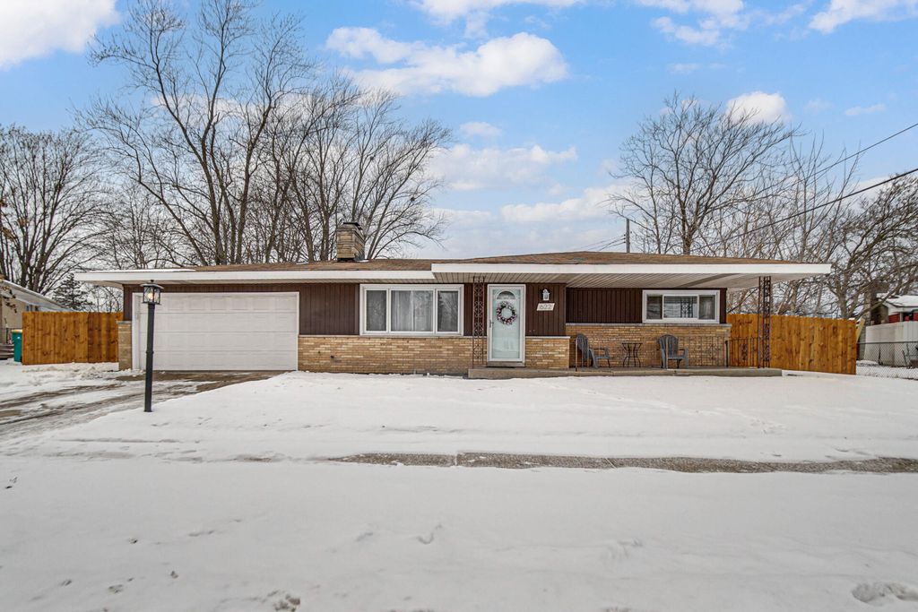 Photo of 622 E 54th Avenue, Merrillville, IN 46410 (MLS # 833848)