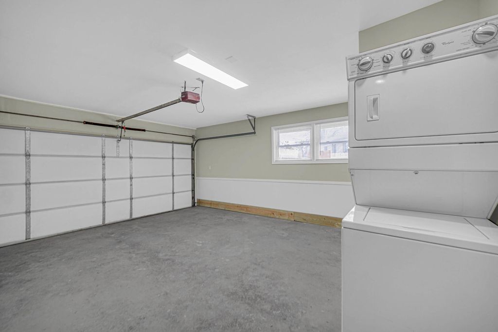 Photo of 622 E 54th Avenue, Merrillville, IN 46410 (MLS # 833848)