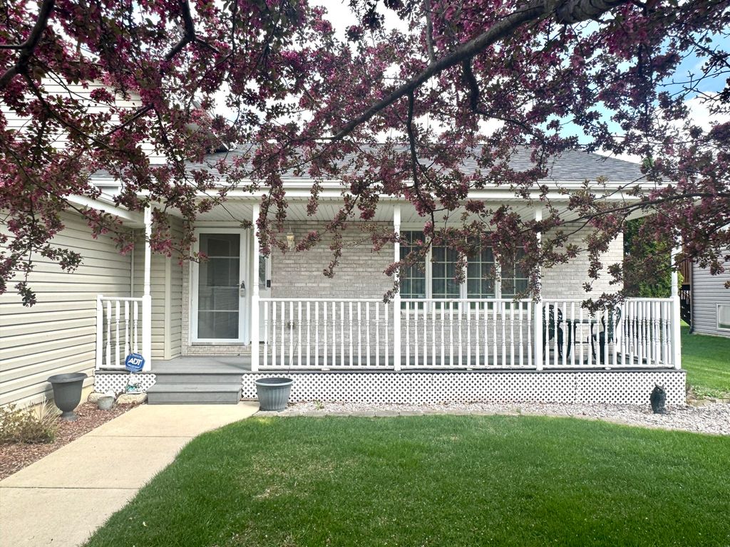 Photo of 9519 Henry Street, Dyer, IN 46311 (MLS # 837324)