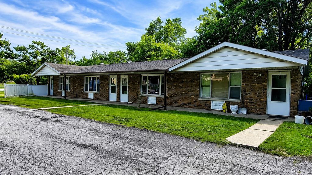 Photo of 126 E 73rd Avenue, Merrillville, IN 46410 (MLS # 842081)