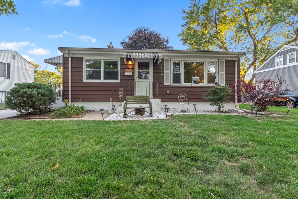 Photo of 3116 Maple Drive, Highland, IN 46322 (MLS # 829416)