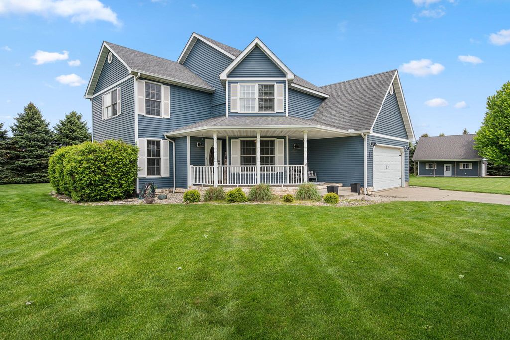 Photo of 403 Creekwood Drive, Valparaiso, IN 46383 (MLS # 838373)