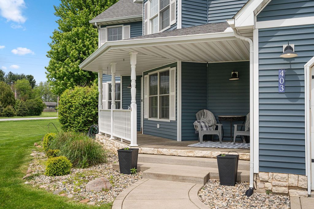 Photo of 403 Creekwood Drive, Valparaiso, IN 46383 (MLS # 838373)