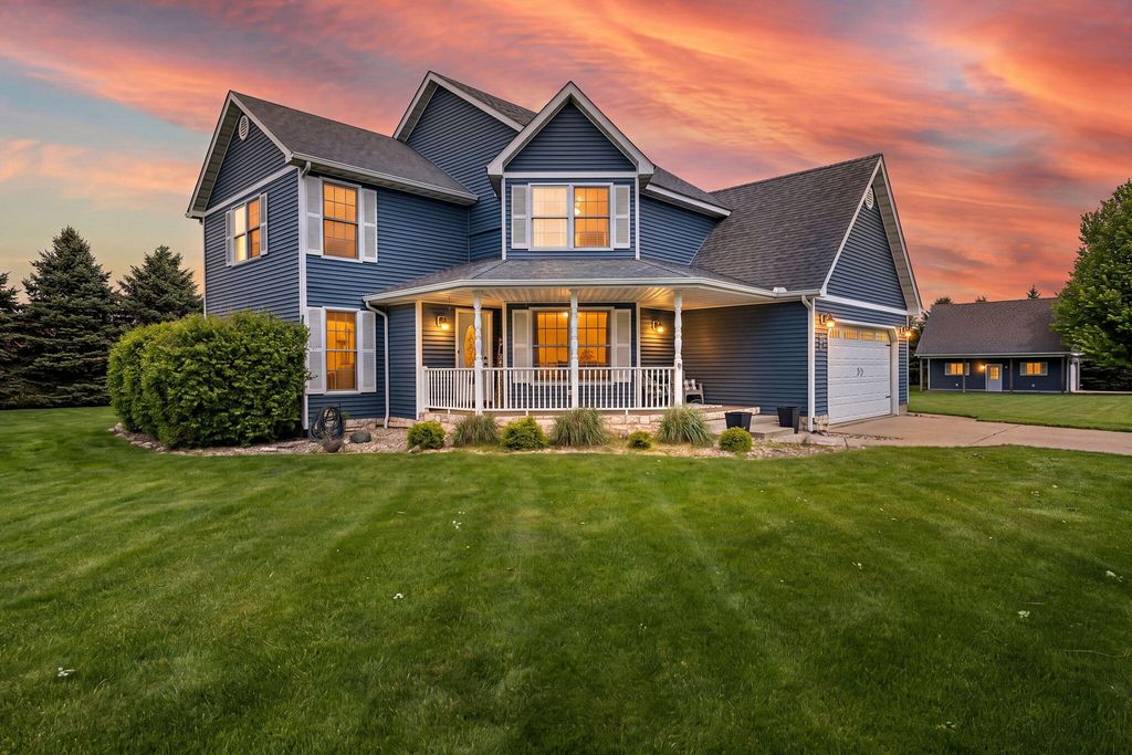 Photo of 403 Creekwood Drive, Valparaiso, IN 46383 (MLS # 838373)