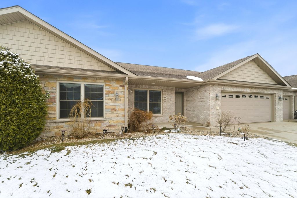 Photo of 862 Veterans Lane, Crown Point, IN 46307 (MLS # 835624)