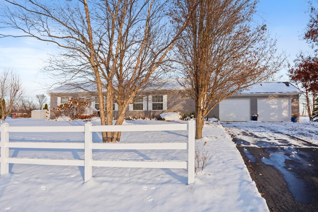 Photo of 739 S Belford Road, Hebron, IN 46341 (MLS # 831614)
