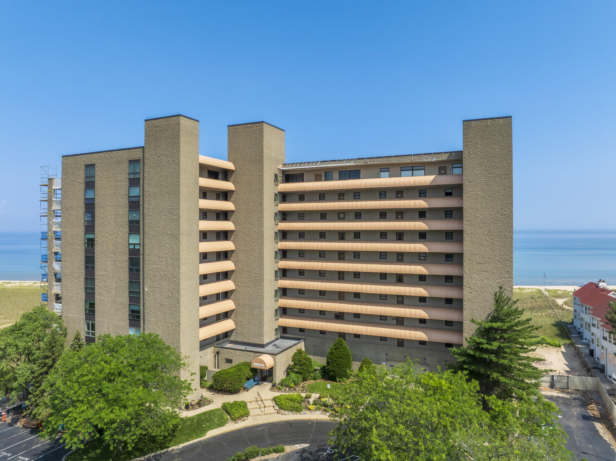 100 Lake Shore Drive 105