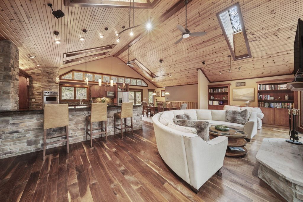 Photo of 804 E Wilson Avenue, Beverly Shores, IN 46301 (MLS # 837502)