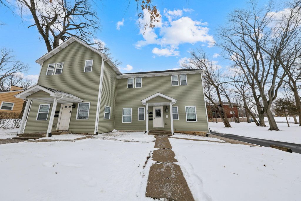 Photo of 357 S Greenwich Street #6, Valparaiso, IN 46383 (MLS # 833398)