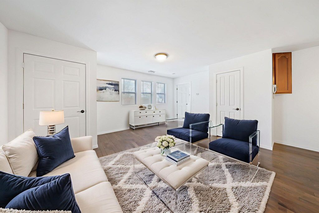 Photo of 357 S Greenwich Street #6, Valparaiso, IN 46383 (MLS # 833398)