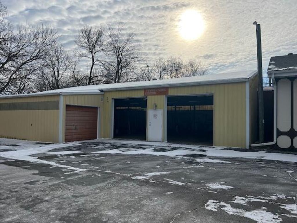 Photo of 457 S Campbell Street #1, Valparaiso, IN 46385 (MLS # 831885)