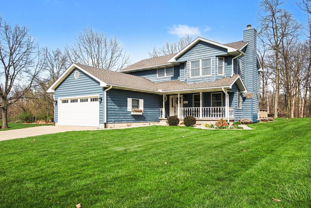 Photo of 2019 Lakewood Place, Crown Point, IN 46307 (MLS # 837155)