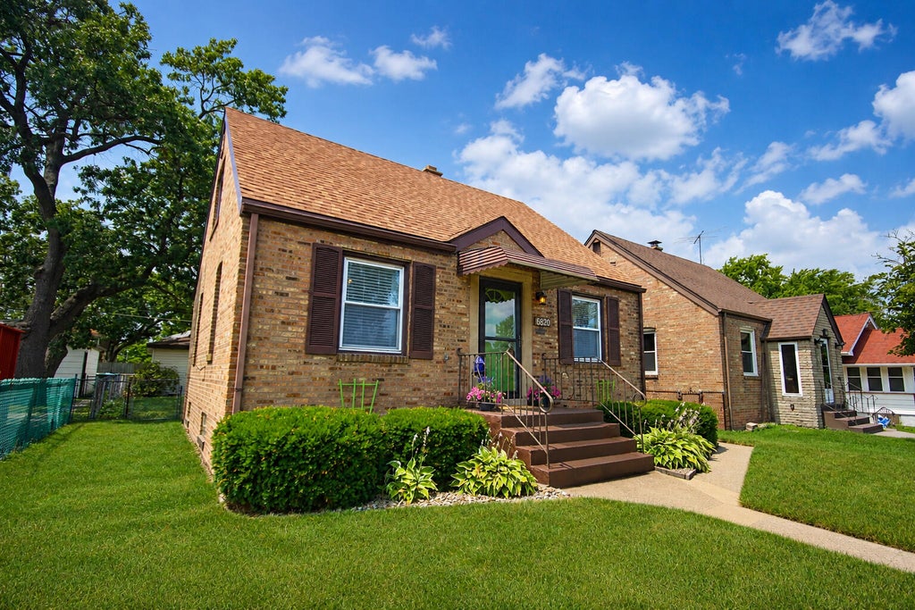 Photo of 6820 Schneider Avenue, Hammond, IN 46323 (MLS # 842933)