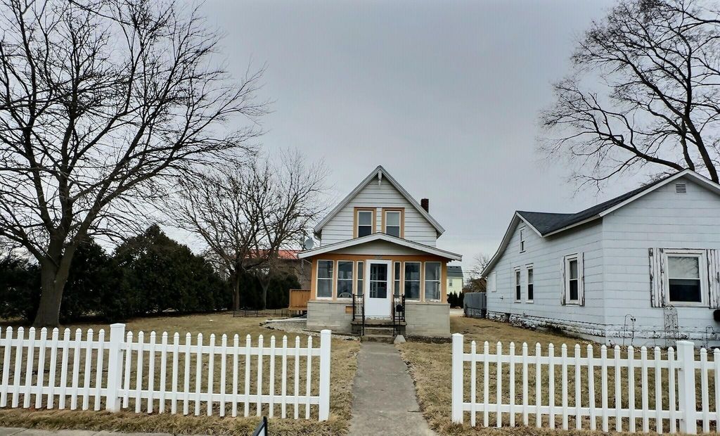 Photo of 204 E Seymour Street, Kentland, IN 47951 (MLS # 834569)