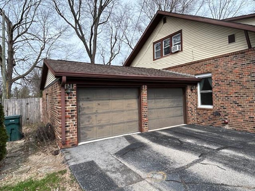 Photo of 602 Valley Drive, Crawfordsville, IN 47933 (MLS # 836244)