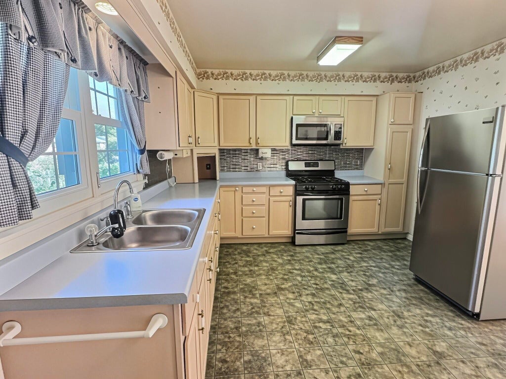 Photo of 702 Sunset Drive, Kouts, IN 46347 (MLS # 847405)