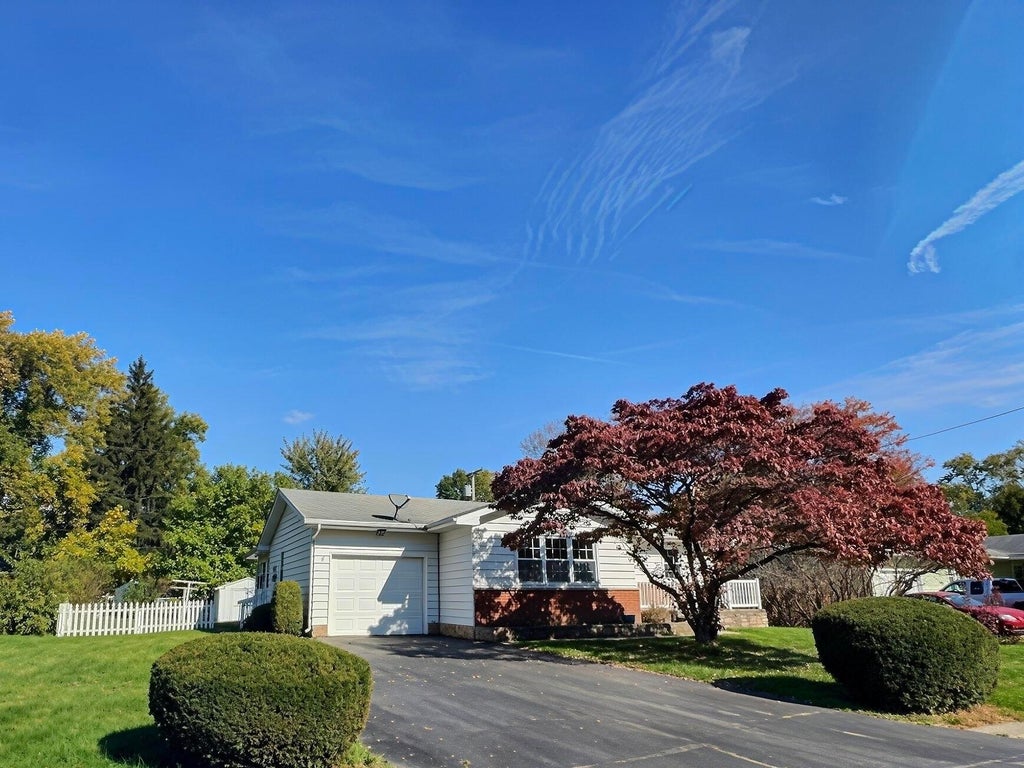 Photo of 702 Sunset Drive, Kouts, IN 46347 (MLS # 847405)