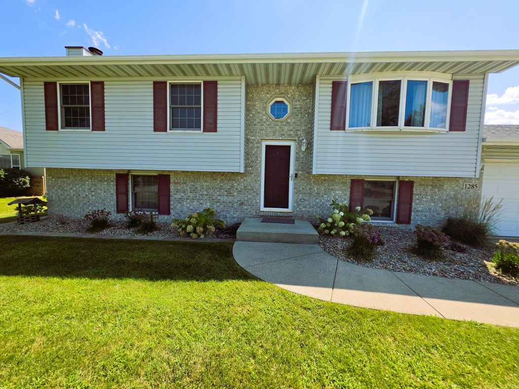 Photo of 1285 W 98th Avenue, Crown Point, IN 46307 (MLS # 844634)