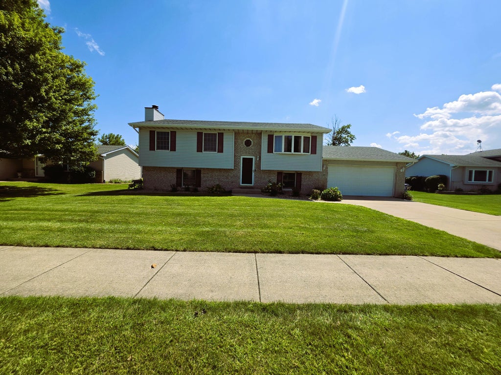 Photo of 1285 W 98th Avenue, Crown Point, IN 46307 (MLS # 844634)