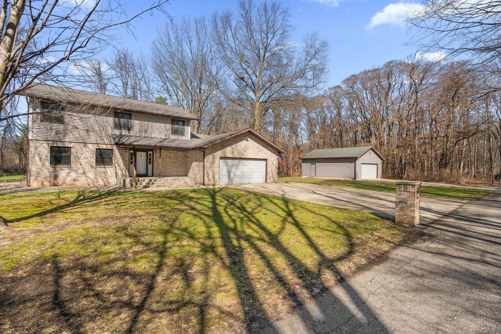 Photo of 218 Woodsview Street, Michigan City, IN 46360 (MLS # 835932)