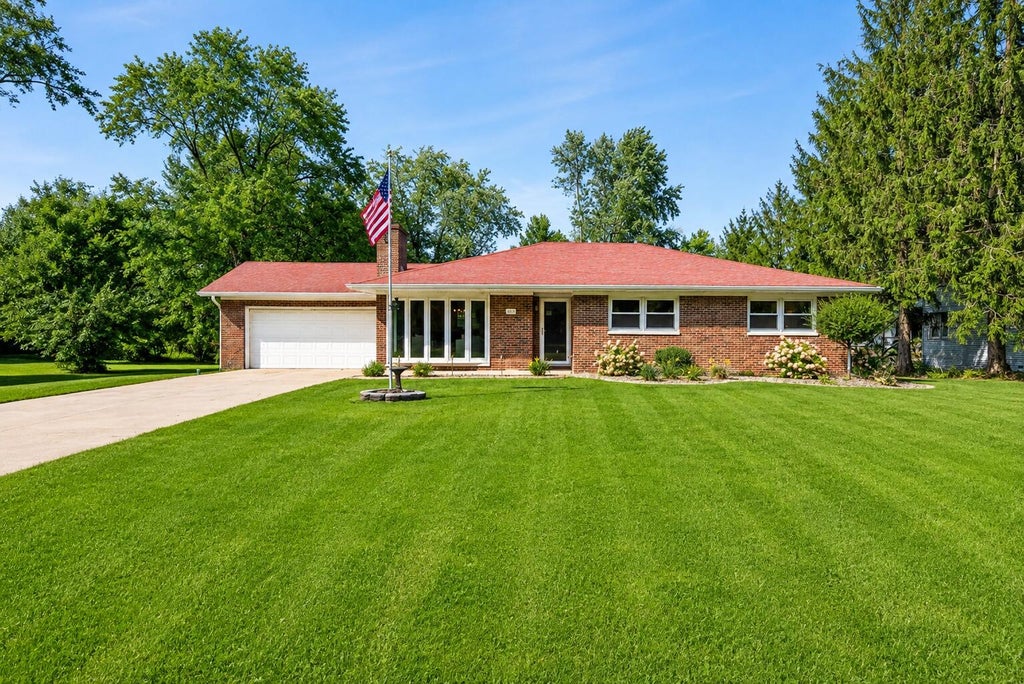 Photo of 15712 W 87th Avenue, Dyer, IN 46311 (MLS # 847366)