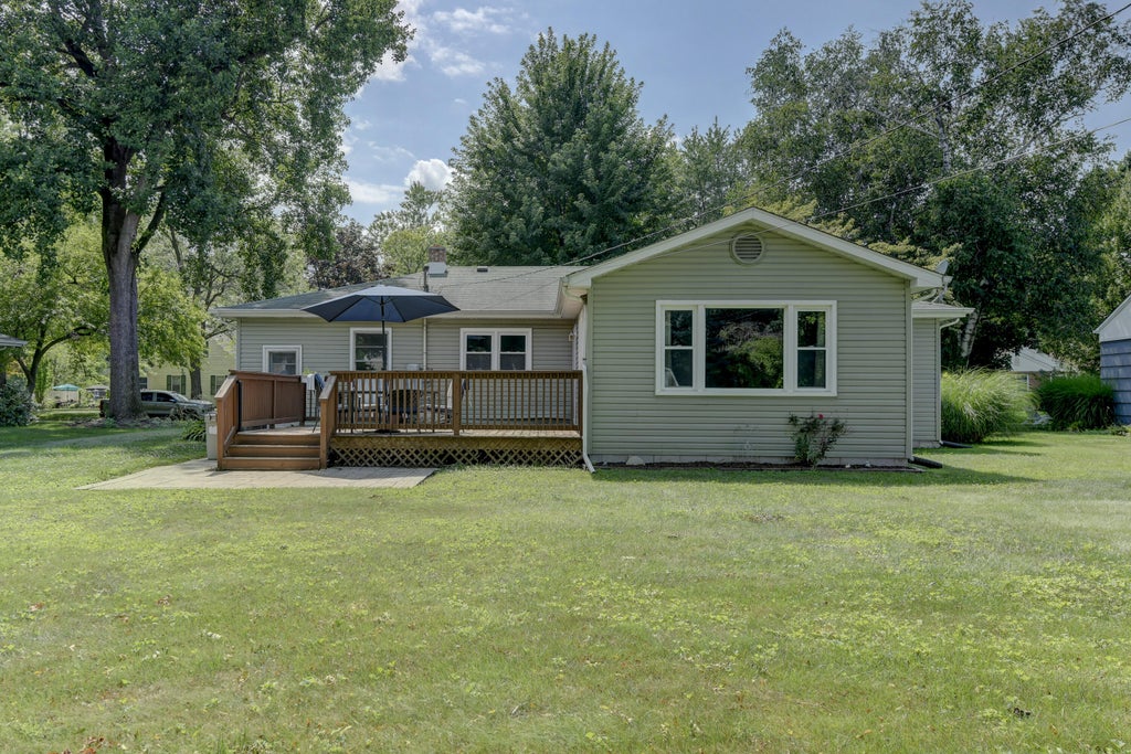 Photo of 515 S Park Drive, Chesterton, IN 46304 (MLS # 842889)