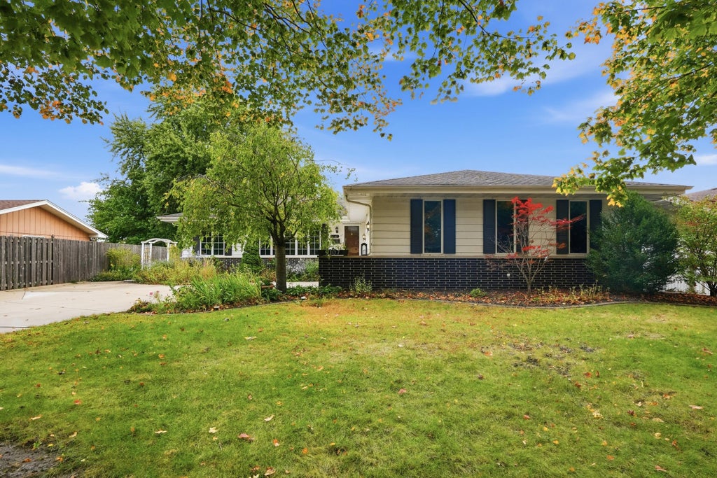 Photo of 9107 Chestnut Lane, Munster, IN 46321 (MLS # 846999)