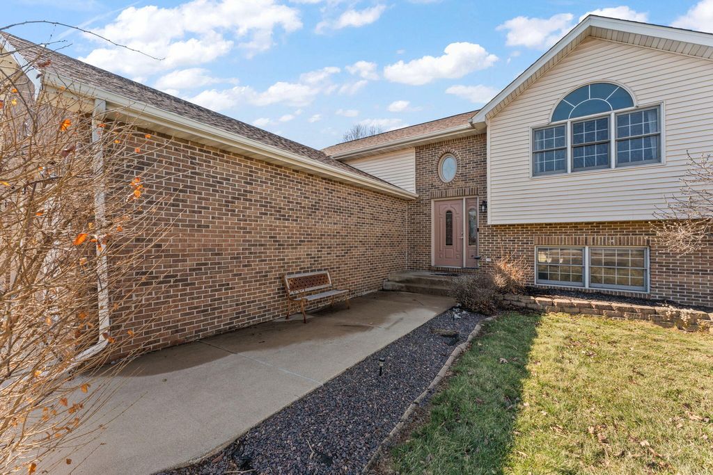 Photo of 920 Plantation Road, Valparaiso, IN 46385 (MLS # 834890)