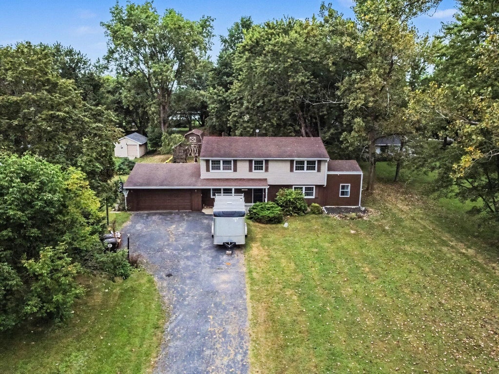 Photo of 103 W Division Road, Valparaiso, IN 46385 (MLS # 845226)