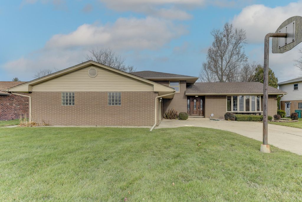Photo of 2680 W 59th Place, Merrillville, IN 46410 (MLS # 831216)