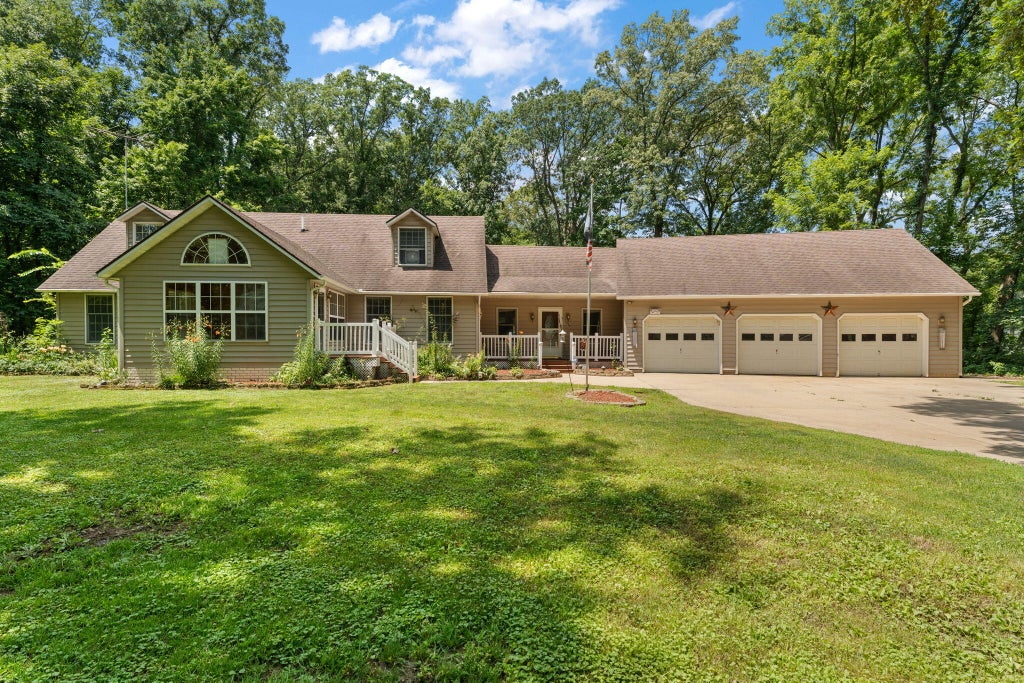 Photo of 2530 S 400 E, La Porte, IN 46350 (MLS # 842224)